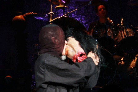 Rick Parfitt on guitars with Alice Cooper, live at the Z&eacute;nith in Paris