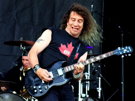 Lips guitar solo - Anvil live at Hellfest in Clisson