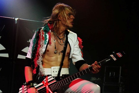 Matt.H on bass - Live in Paris with Blackrain