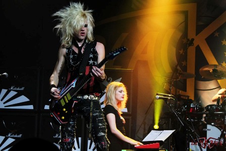 Max2 and a girls as guest keyboardist - Blackrain live at the Alhambra