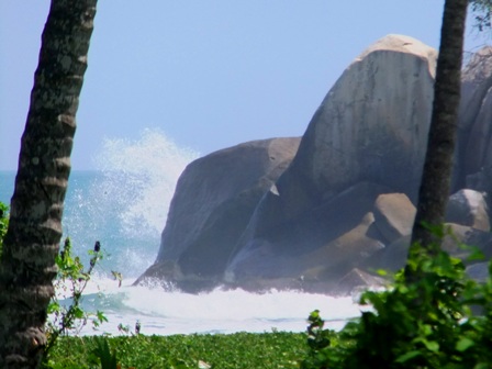 High waves on giant stones