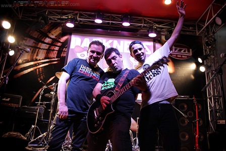 Darkness thanking the crowds at Ozzy Bar in Bogotá