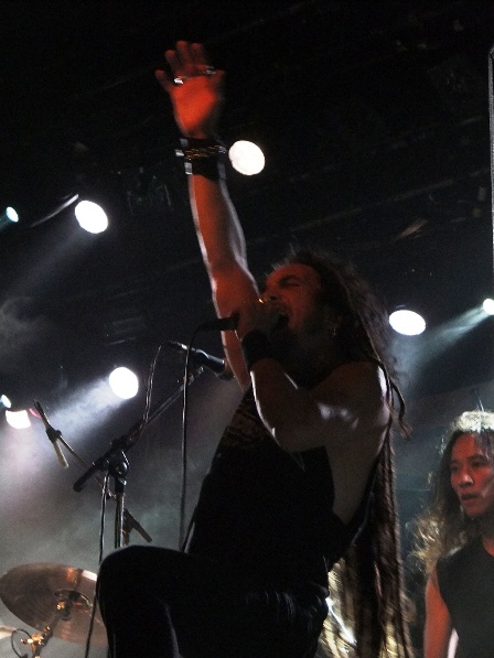What a frontman Mark Osegueda is! - Death Angel live in Paris