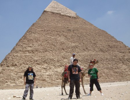 Andy, Camilo and Ricardo with the Chephren Pyramid