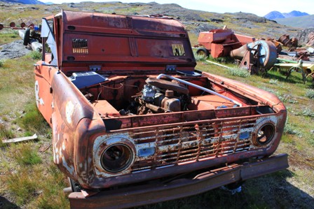 An abandoned car in Tasiusaq