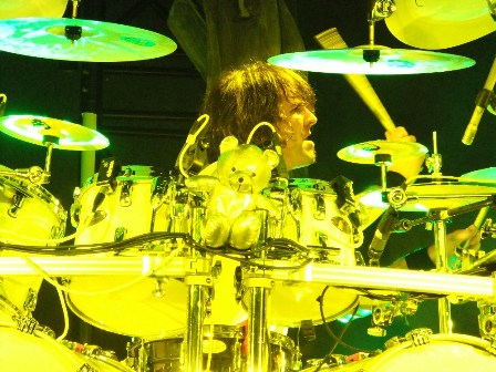 Dani Löble on drums with his teddy bear - Helloween live in concert