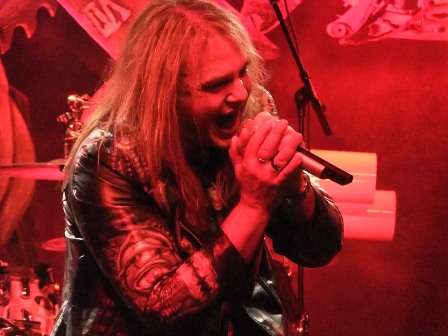 Andi Deris singing - Helloween live