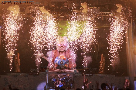 Eddie Under Pyro: Iron Maiden in France