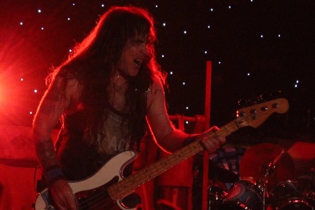 Steve harris and his blue Fender bass - Wildest Dreams