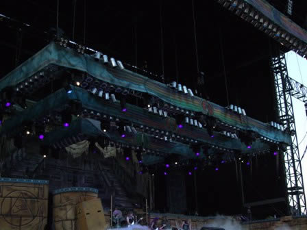 Lights down during The Rime Of The Ancient Mariner