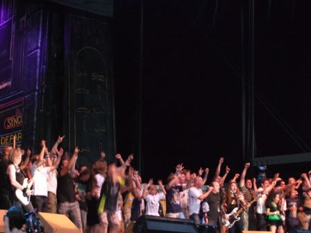 So many people on stage for Heaven can wait!