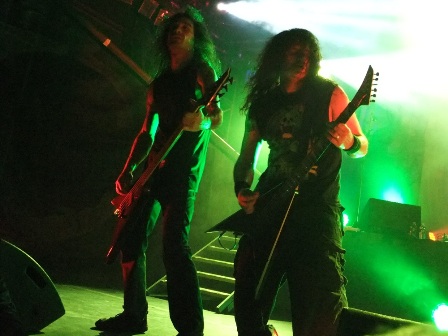 Mille and Christian headbanging -  Kreator live in Paris