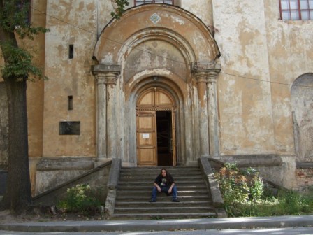 Metal Traveller seating by the Church Of the Holy Trinity, Vilnius