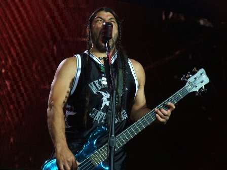 Robert Trujillo on bass, live with Metallica