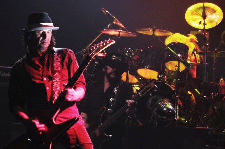 Phil Campbell on guitars with Motörhead, live at the Zénith in Paris