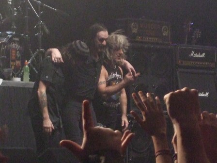 Phill, Lemmy and Mikkey thanking the crowd