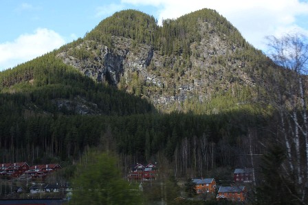 The mountains on top of the town of Gol