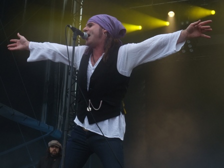 Spike from The Quireboys live at the Bang Your Head