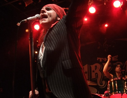 Spike from The Quireboys live in Paris 2009