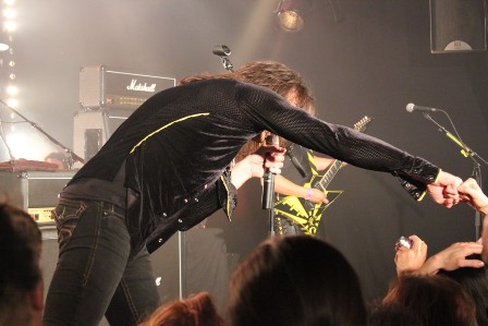 Michael Sweet shaking hands with a fan