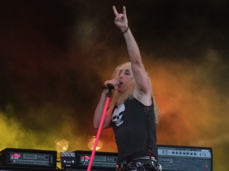 Give me those metal horns - Twisted Sister live at the Hellfest
