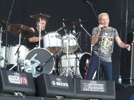 Andy Parker and Phil Mogg playing with U.F.O. in Wacken